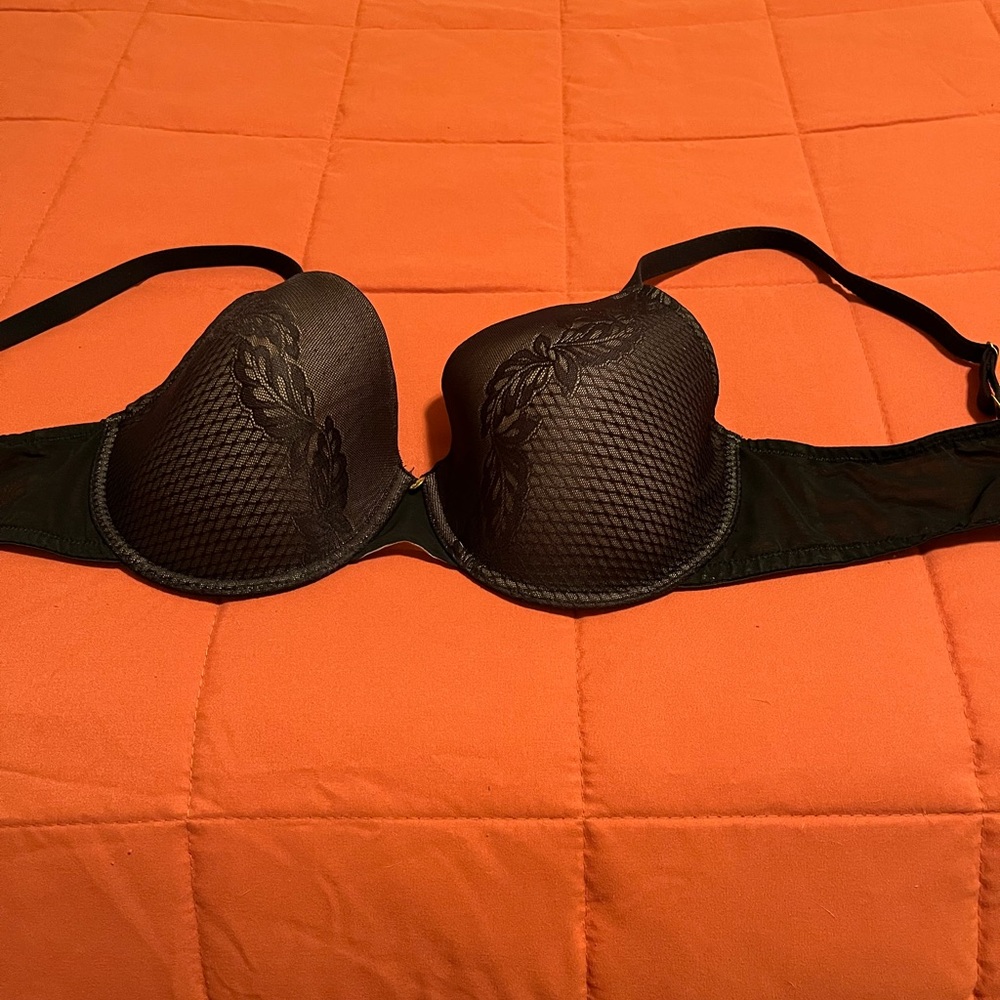 Natori black full coverage underwire bra 36d, excellent condition.